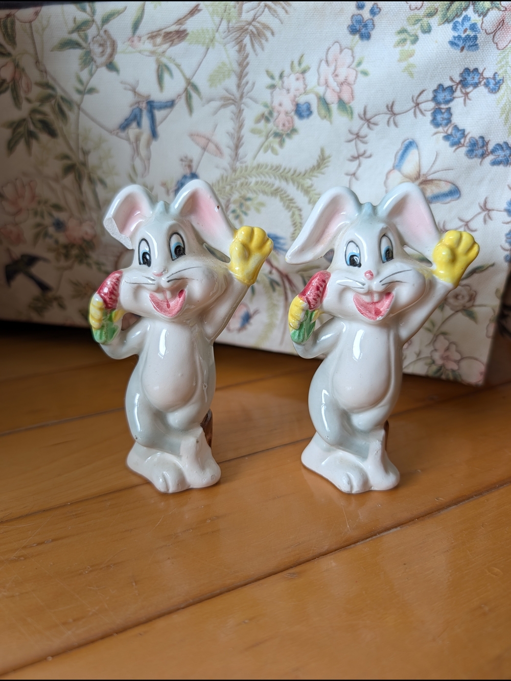 Vtg Bugs Bunny Salt Shakers